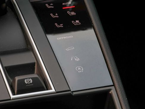 Certified 2026 Porsche Macan AWD/4WD image 45