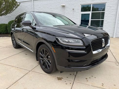 Used 2023 Lincoln Nautilus Reserve AWD/4WD image 3