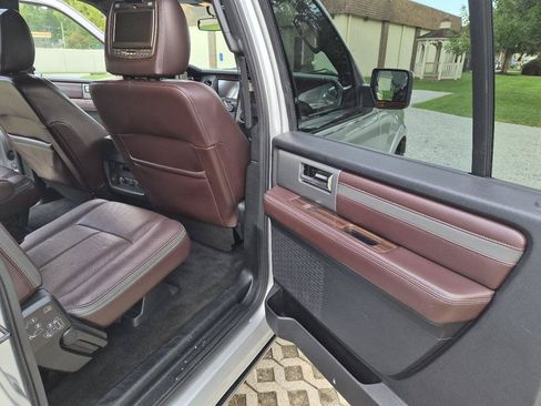 Used 2017 Ford Expedition EL Platinum AWD/4WD image 16