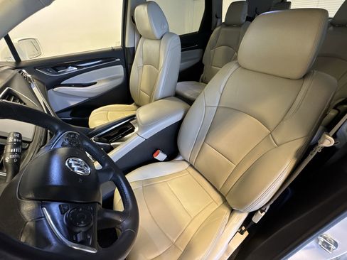 Used 2018 Buick Enclave Essence image 11