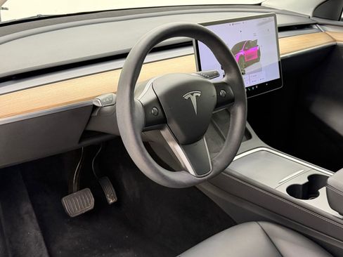 Used 2023 Tesla Model Y Long Range image 3
