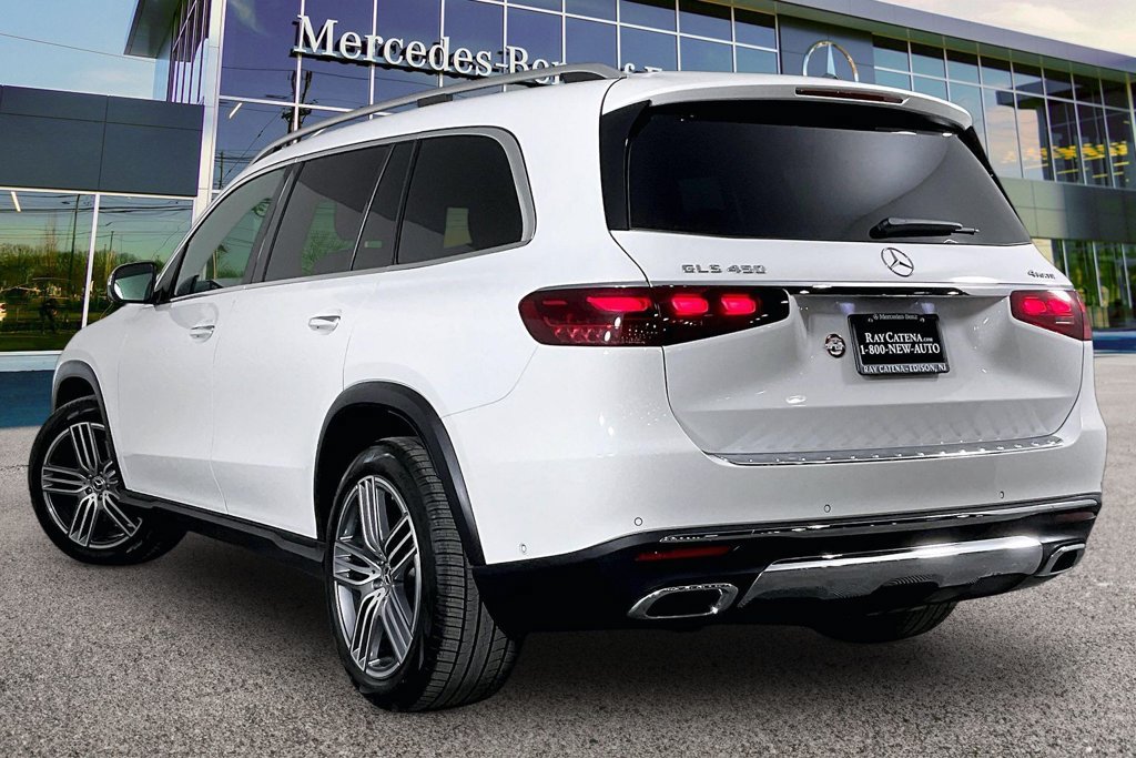 Used 2026 Mercedes-Benz GLS 450 4MATIC image 2