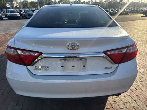 Used 2015 Toyota Camry XLE image 9