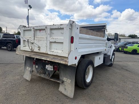 Used 2022 Ford F750 2WD Regular Cab Super Duty image 5