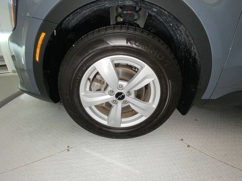 Used 2025 Kia Sorento LX FWD image 10