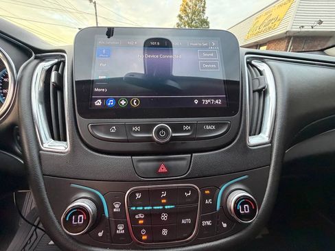 Used 2019 Chevrolet Malibu LT FWD image 22