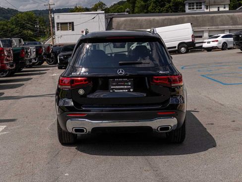 Used 2023 Mercedes-Benz GLB 250 4MATIC w/ Premium Package image 5
