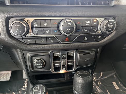 New 2025 Jeep Gladiator Sport image 16