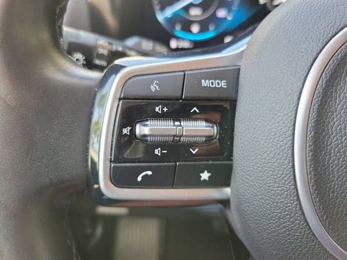Certified 2023 Kia Carnival SX FWD image 22