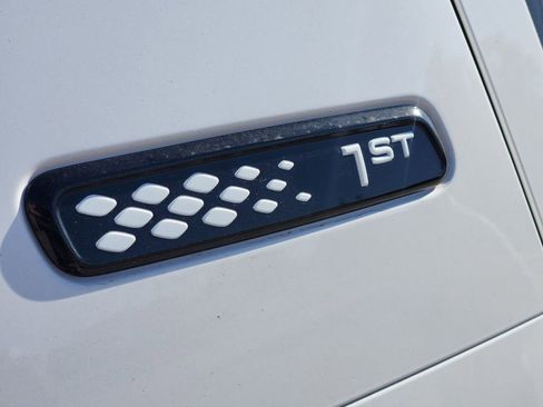 New 2025 Volkswagen ID. Buzz 1st Edition image 8