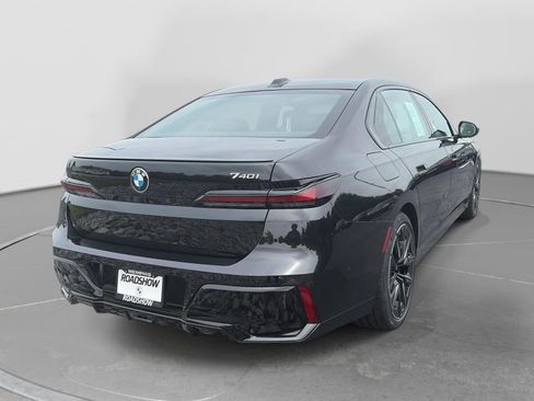 Used 2023 BMW 740i RWD image 5