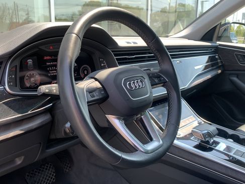 Used 2023 Audi Q8 Premium w/ Convenience Package AWD/4WD image 4