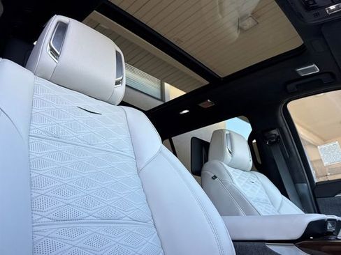 New 2026 Cadillac Escalade ESV Platinum Sport w/ LPO, ONYX Package AWD/4WD image 19