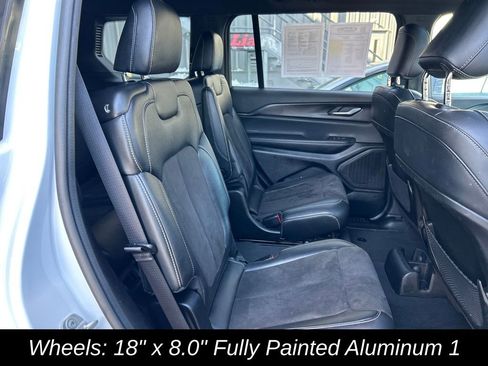 Used 2023 Jeep Grand Cherokee L Laredo image 30