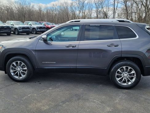 Used 2019 Jeep Cherokee Latitude Plus w/ Cold Weather Group AWD/4WD image 7