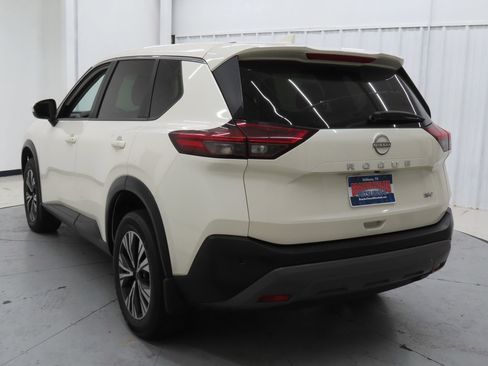 Used 2023 Nissan Rogue SV image 5