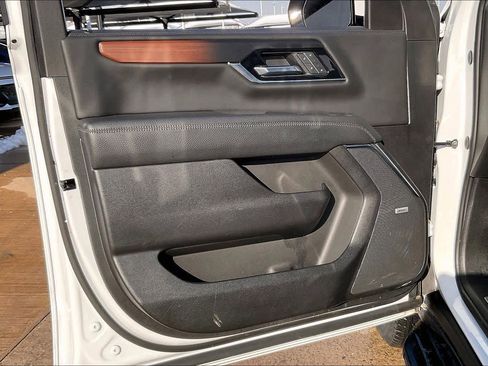 Certified 2025 GMC Yukon Denali image 21