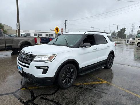 Used 2019 Ford Explorer XLT w/ Equipment Group 202A AWD/4WD image 2