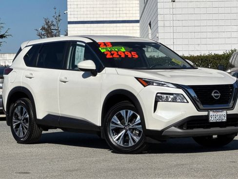 Used 2023 Nissan Rogue SV FWD image 2