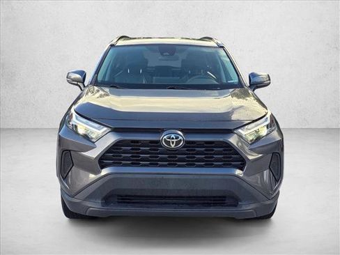 Used 2022 Toyota RAV4 XLE FWD image 2