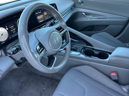 Used 2025 Hyundai Elantra SEL FWD image 9