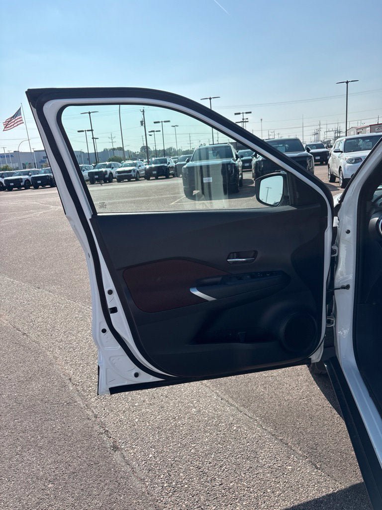 Used 2023 Nissan Kicks SR FWD image 11