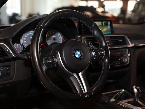 Used 2018 BMW M4 Convertible image 12