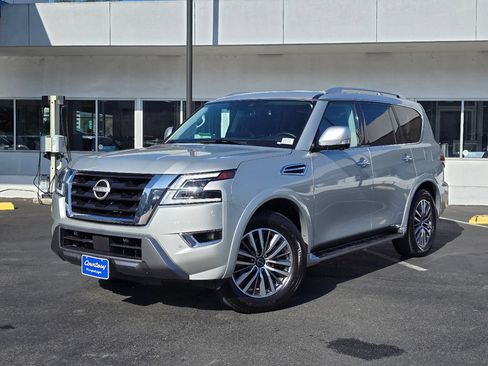Used 2024 Nissan Armada SL w/ Captain's Chairs Package RWD image 2