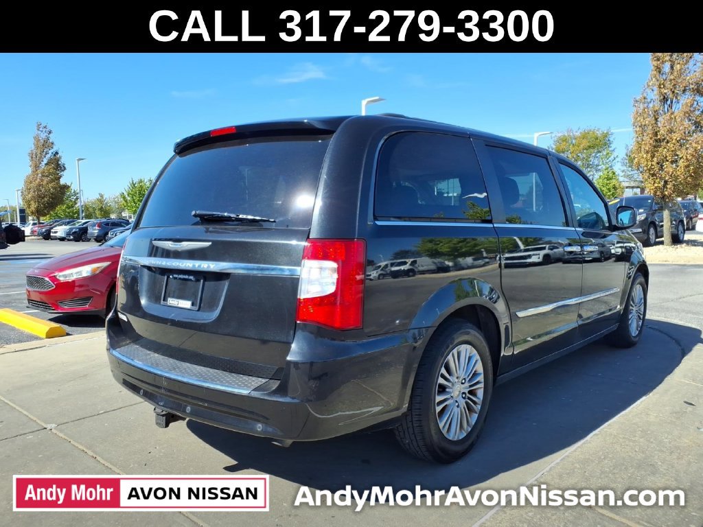 Used 2016 Chrysler Town & Country Touring-L FWD image 7