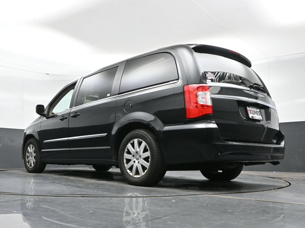 Used 2014 Chrysler Town & Country Touring FWD image 46