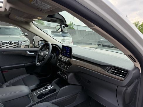 Used 2020 Ford Escape Titanium AWD/4WD image 9