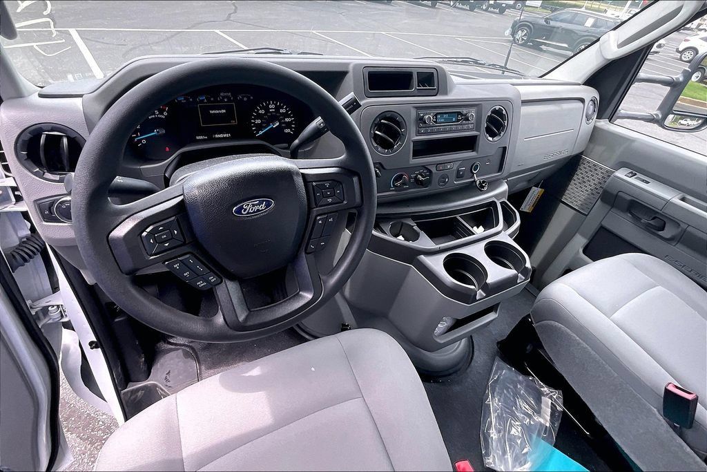 New 2024 Ford E-450 and Econoline 450 Super Duty w/ Driver's Safety Package RWD image 5