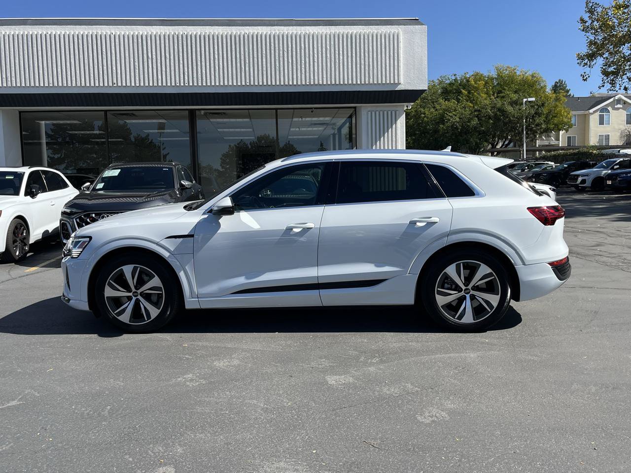 Used 2024 Audi Q8 e-tron Premium AWD/4WD image 18