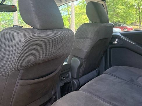 Used 2012 Nissan Pathfinder SV image 7