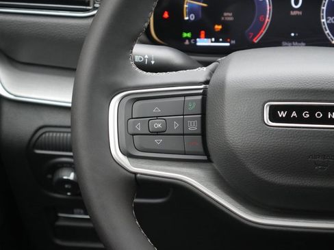 Used 2025 Jeep Wagoneer Series II image 16