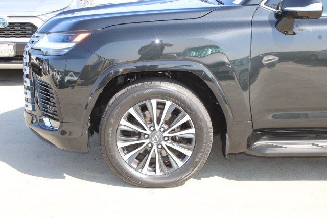 Certified 2024 Lexus LX 600 4WD w/ Interior Upgrade Package image 4