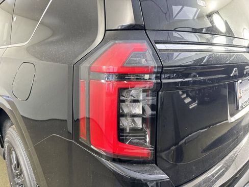 New 2025 Nissan Armada SV image 30