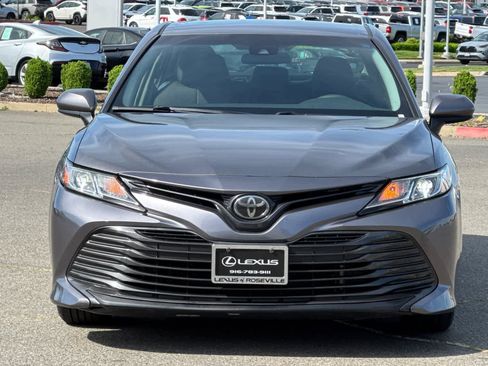 Used 2018 Toyota Camry LE image 10
