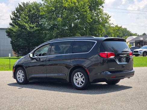 Used 2020 Chrysler Voyager Lxi FWD image 17