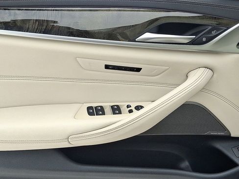 Used 2021 BMW M550i xDrive M550i xDrive w/ Premium Package image 13