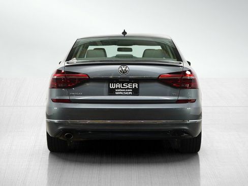 Used 2017 Volkswagen Passat 1.8T R-Line image 4