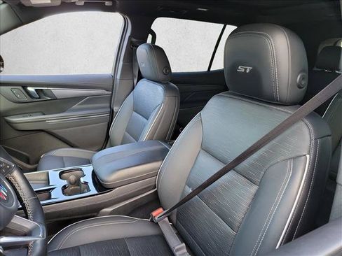 Used 2025 Buick Enclave Sport Touring w/ Power Package FWD image 9