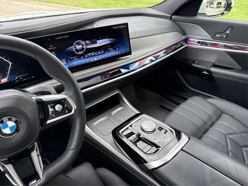 Used 2023 BMW 760i xDrive AWD/4WD image 16