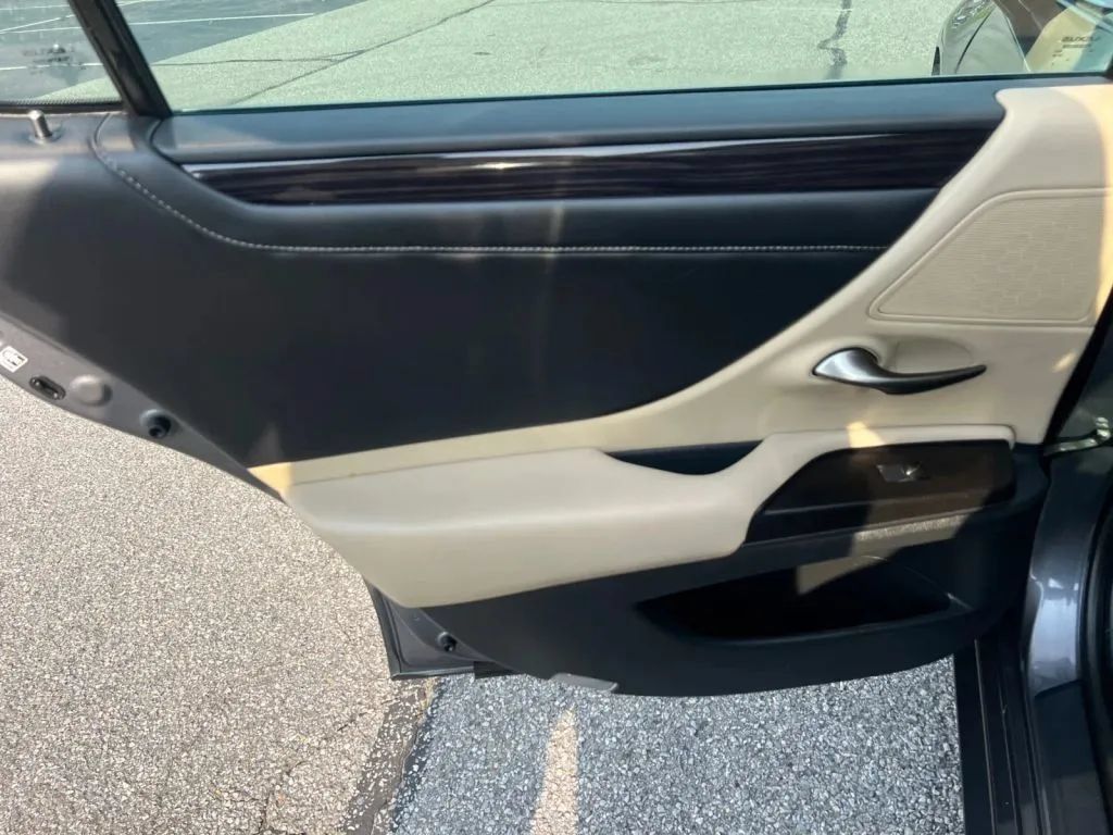 Used 2019 Lexus ES 350 w/ Premium Package FWD image 24