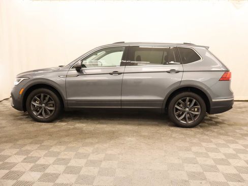 Certified 2023 Volkswagen Tiguan SE w/ Panoramic Sunroof Package FWD image 2