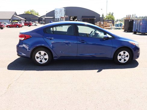 Used 2017 Kia Forte LX w/ LX Popular Package FWD image 4