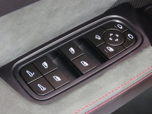 Certified 2025 Porsche Cayenne GTS AWD/4WD image 38