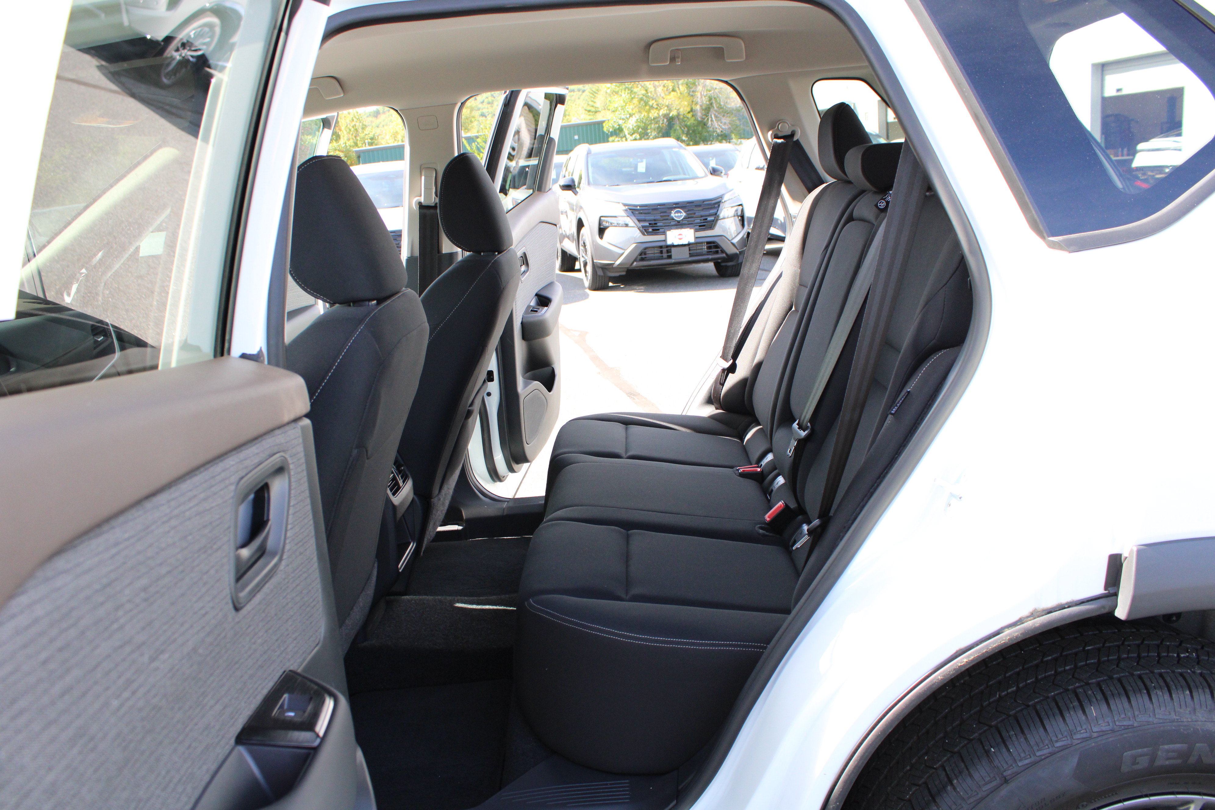Used 2023 Nissan Rogue S AWD/4WD image 20