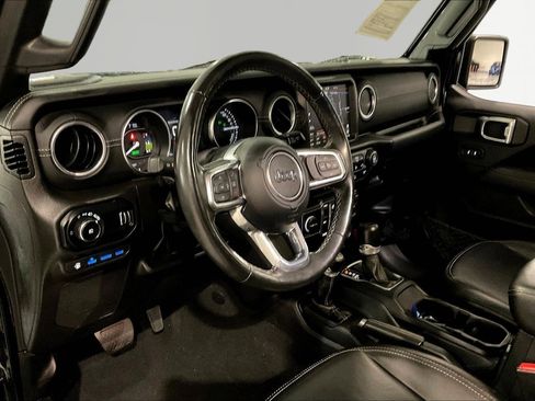 Used 2023 Jeep Wrangler Sahara w/ Cold Weather Group AWD/4WD image 16