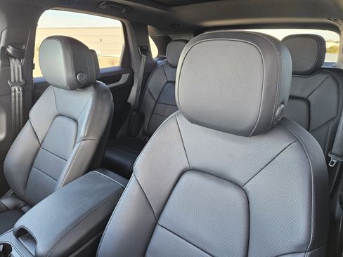 Certified 2025 Porsche Cayenne image 6